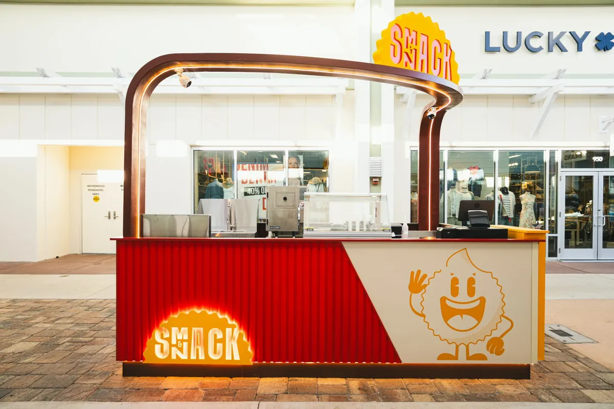 The Smack & Snack kiosk at Tampa Premium Outlets